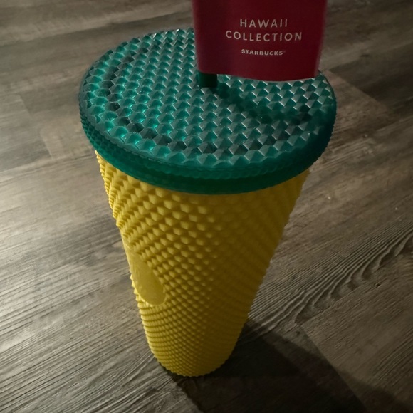 Starbucks Hawaii Exclusive Collection Matte Studded Pineapple 24oz Tumbler. - Picture 3 of 3